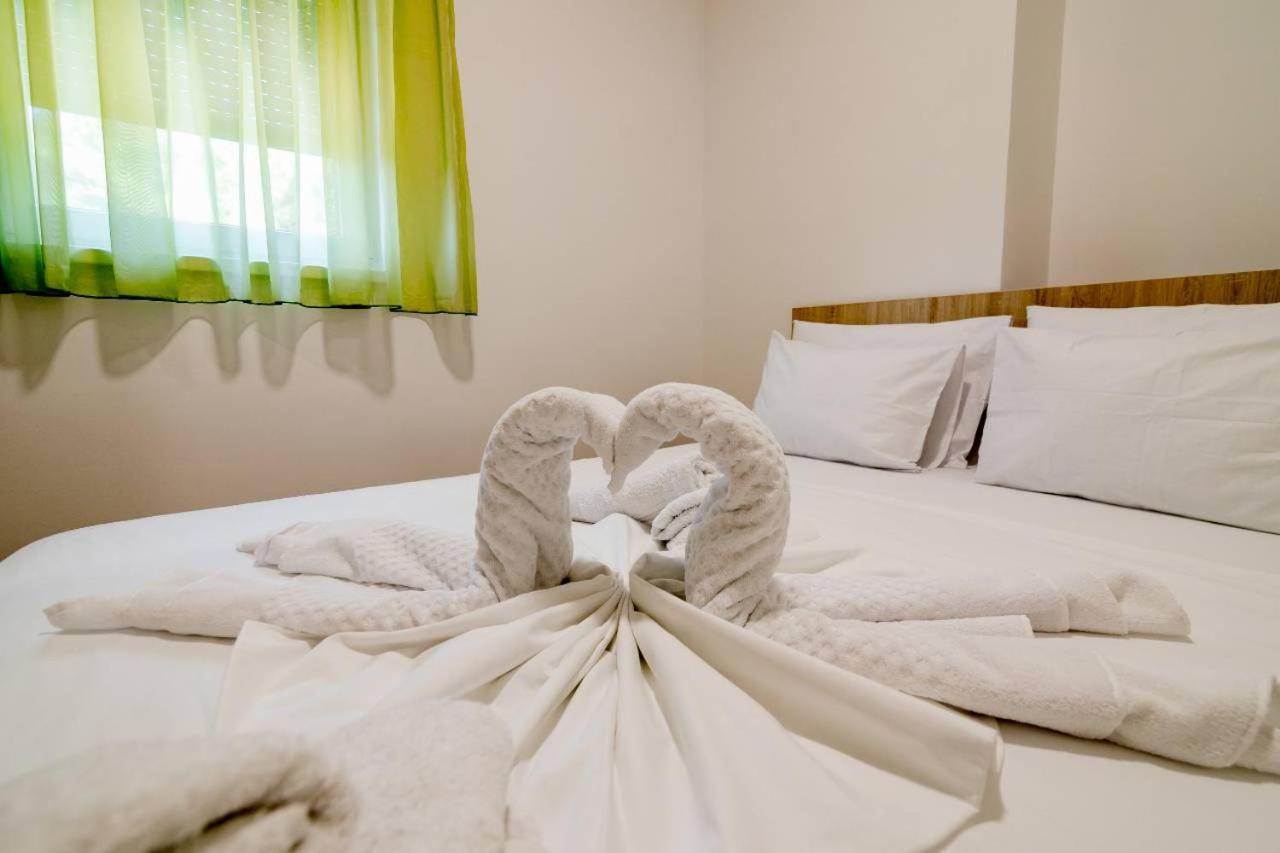 Apartmani Luka Мельине Экстерьер фото