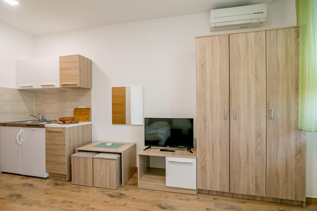 Apartmani Luka Мельине Экстерьер фото
