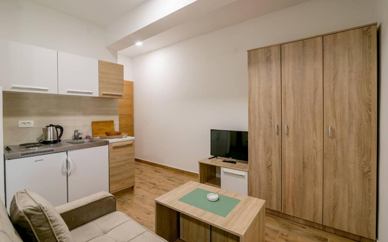 Apartmani Luka Мельине Экстерьер фото